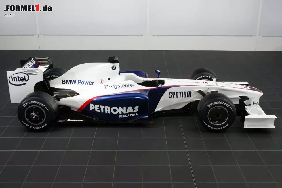 2009: Robert Kubica und Nick Heidfeld gehen mit dem F1.09 in ihre dritte gemeinsame Saison, können an frühere Erfolge aber nicht anknüpfen. Kubicas vierter Platz beim Grand Prix von Belgien bleibt das Saisonhighlight. Zum Jahresende erklärt BMW den Rückzug aus der Formel 1. Foto zur News: 2009: Robert Kubica und Nick Heidfeld gehen mit dem F1.09 in ihre dritte gemeinsame Saison, können an frühere Erfolge aber nicht anknüpfen. Kubicas vierter Platz beim Grand Prix von Belgien bleibt das Saisonhighlight. Zum Jahresende erklärt BMW den Rückzug aus der Formel 1.