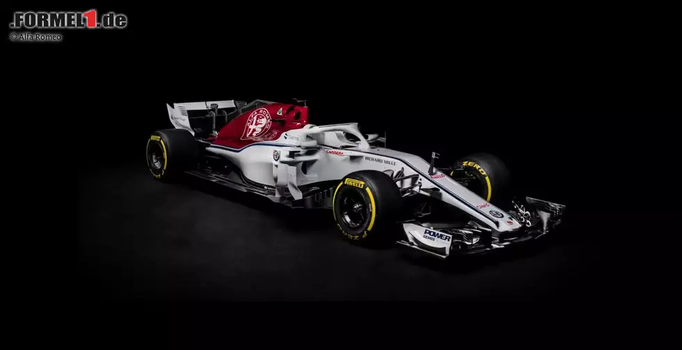 2018: Im Zuge der neuen Technikpartnerschaft mit Alfa Romeo besann sich Sauber auf ein Design, das bereits bei der Verkündung der Kooperation präsentiert wurde. Mehr als ein Foto gab es nicht zu sehen. Foto zur News: 2018: Im Zuge der neuen Technikpartnerschaft mit Alfa Romeo besann sich Sauber auf ein Design, das bereits bei der Verkündung der Kooperation präsentiert wurde. Mehr als ein Foto gab es nicht zu sehen.