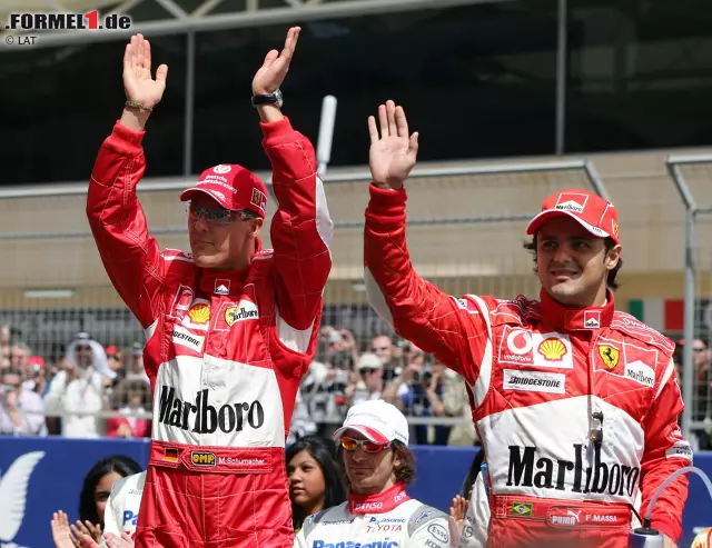 Schumachers letzter Ferrari-Teamkollege wird 2006 Felipe Massa. Der Brasilianer wechselt von Sauber zur Scuderia und soll nach der verkorksten Saison 2005 dabei helfen, den Titel zurück nach Maranello zu holen. Das Duo Schumacher/Massa holt in diesem Jahr zwei Doppelsiege. Foto zur News: Schumachers letzter Ferrari-Teamkollege wird 2006 Felipe Massa. Der Brasilianer wechselt von Sauber zur Scuderia und soll nach der verkorksten Saison 2005 dabei helfen, den Titel zurück nach Maranello zu holen. Das Duo Schumacher/Massa holt in diesem Jahr zwei Doppelsiege.