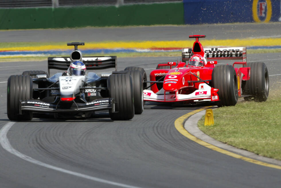 Foto zur News: 2003 kommt es für Schumacher zu einer Art Deja-Vu: Erneut ist sein größter Titelkonkurrent ein Finne im McLaren. Sein Name ist allerdings nicht Mika Häkkinen - der seine Formel-1-Karriere mittlerweile beendet hat - sondern Kimi Räikkönen. Die Weltmeisterschaft ist dieses Mal bis zum letzten Rennen offen, am Ende sichert sich Schumi mit zwei Zählern Vorsprung hauchdünn seinen sechsten Titel.