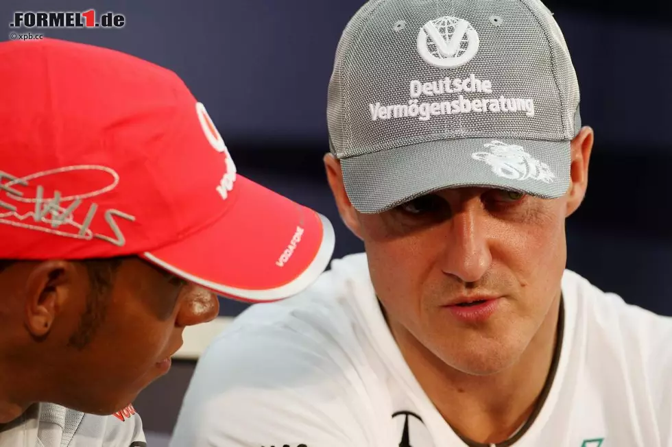 Lewis Hamilton (Mercedes): "Es sind großartige Neuigkeiten. Überall wo ich hinkomme fragen die Leute danach, ob in den USA oder in Kanada. Ich habe ihn immer ein meinen Gedanken und Gebeten behalten. Es ist wirklich positiv, von Fortschritten zu hören, denn ich habe meine Ohren immer offen gehalten bezüglich dem, was lost ist. Ich habe aber nichts anderes mitbekommen, als dass er etwas blinzelt. Es ist spannend, weil es hoffentlich die erste Sprosse auf einer neuen Leiter ist." Foto zur News: Lewis Hamilton (Mercedes): "Es sind großartige Neuigkeiten. Überall wo ich hinkomme fragen die Leute danach, ob in den USA oder in Kanada. Ich habe ihn immer ein meinen Gedanken und Gebeten behalten. Es ist wirklich positiv, von Fortschritten zu hören, denn ich habe meine Ohren immer offen gehalten bezüglich dem, was lost ist. Ich habe aber nichts anderes mitbekommen, als dass er etwas blinzelt. Es ist spannend, weil es hoffentlich die erste Sprosse auf einer neuen Leiter ist."