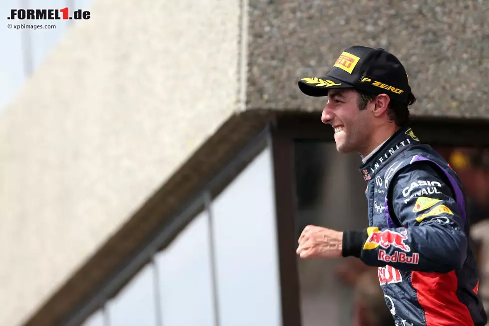 Daniel Ricciardo (Red Bull): "Um das Thema war es in den vergangenen Wochen sehr ruhig geworden. Ich glaube, dass viele Leute einfach Angst hatten, genauer nachzufragen, ob es Neuigkeiten gibt. Ich hatte lange Zeit gar nichts mehr gehört. Wenn es um ein solches Thema lange Zeit so ruhig ist, dann kommen schon gewisse Ängste auf. Zum Glück gibt es nun endlich positive Nachrichten. Das ist super." Foto zur News: Daniel Ricciardo (Red Bull): "Um das Thema war es in den vergangenen Wochen sehr ruhig geworden. Ich glaube, dass viele Leute einfach Angst hatten, genauer nachzufragen, ob es Neuigkeiten gibt. Ich hatte lange Zeit gar nichts mehr gehört. Wenn es um ein solches Thema lange Zeit so ruhig ist, dann kommen schon gewisse Ängste auf. Zum Glück gibt es nun endlich positive Nachrichten. Das ist super."