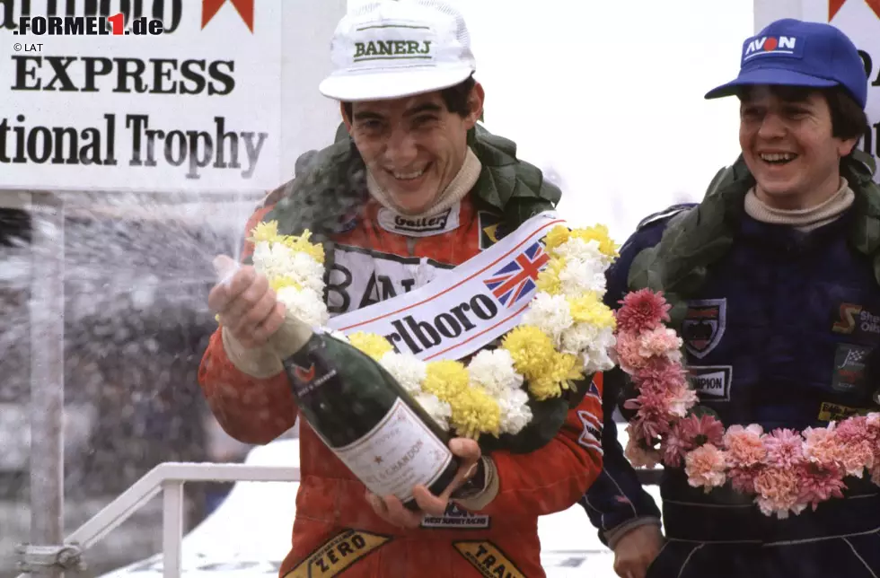Martin Brundle: "Mir wurde gesagt, er hätte seinen Kopf bewegt und sei okay. Als ich später die Bilder sah, wusste ich, dass der Eindruck täuschte. Es war das letzte Zucken eines Sterbenden. Es macht mich 20 Jahre danach noch krank, dass wir das Rennen neu gestartet haben. Runde um Runde sind wir an dem riesigen Blutfleck auf dem Asphalt neben der Piste vorbeigefahren. Da sind zwei unserer Kollegen gestorben, und wir sind einfach so ein Rennen gefahren." (auto motor und sport) Foto zur News: Martin Brundle: "Mir wurde gesagt, er hätte seinen Kopf bewegt und sei okay. Als ich später die Bilder sah, wusste ich, dass der Eindruck täuschte. Es war das letzte Zucken eines Sterbenden. Es macht mich 20 Jahre danach noch krank, dass wir das Rennen neu gestartet haben. Runde um Runde sind wir an dem riesigen Blutfleck auf dem Asphalt neben der Piste vorbeigefahren. Da sind zwei unserer Kollegen gestorben, und wir sind einfach so ein Rennen gefahren." (auto motor und sport)