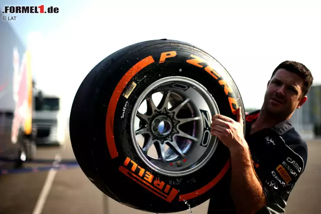 Foto zur News: Explosive Stimmung, Träume, die in Luft aufgehen und vor Aufregung platzende Beteiligte - Der Grand Prix von Großbritannien hatte es 2013 wirklich in sich. Da flogen sprichwörtlich die Fetzen. Und Hauptdarsteller des ereignisreichen Rennens war dieses Produkt aus Italien, das die Reifendiskussionen in Silverstone auf einen Höhepunkt brachte.