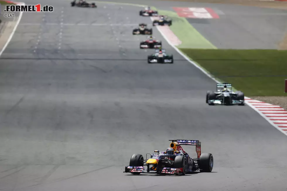 Währenddessen hatte sich durch den Hamilton-Zwischenfall und einen im Übrigen starken Adrian Sutil eine deutsche Dreierführung an die Spitze gesetzt. Vettel fuhr vor Rosberg und Sutil seinem vierten Saisonsieg entgegen. Foto zur News: Währenddessen hatte sich durch den Hamilton-Zwischenfall und einen im Übrigen starken Adrian Sutil eine deutsche Dreierführung an die Spitze gesetzt. Vettel fuhr vor Rosberg und Sutil seinem vierten Saisonsieg entgegen.