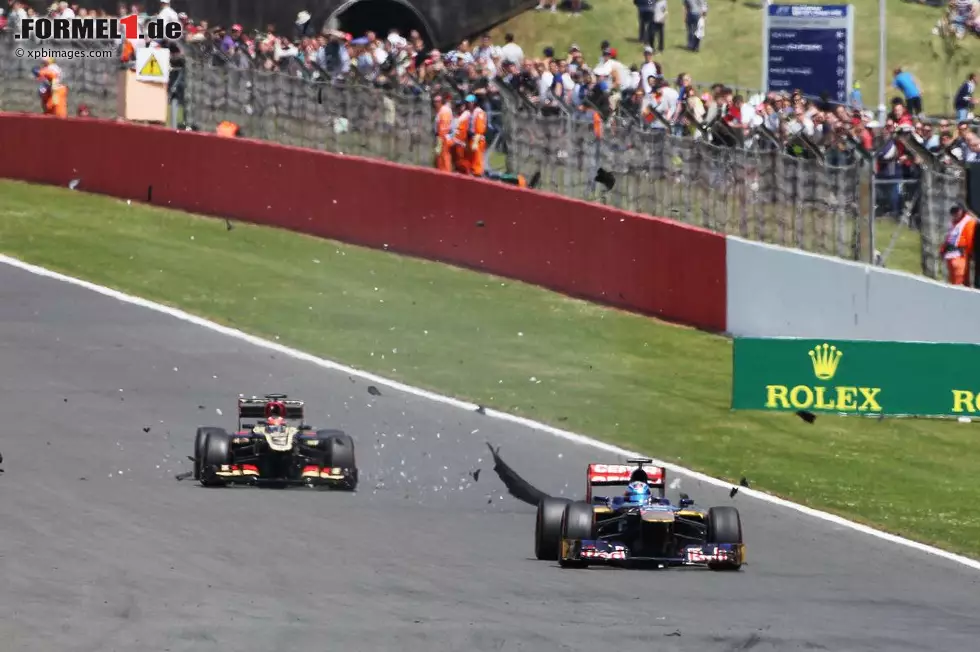 Foto zur News: Dann platzte auch Jean-Eric Vergne der Kragen. Also der, der den Gummi des Pirelli-Reifen zusammen halten soll. Von Zufall konnte nun definitiv nicht mehr gesprochen werden und in der Boxengasse stieg die Angst vor dem nächsten Opfer des offensichtlich unsicheren Pneus.