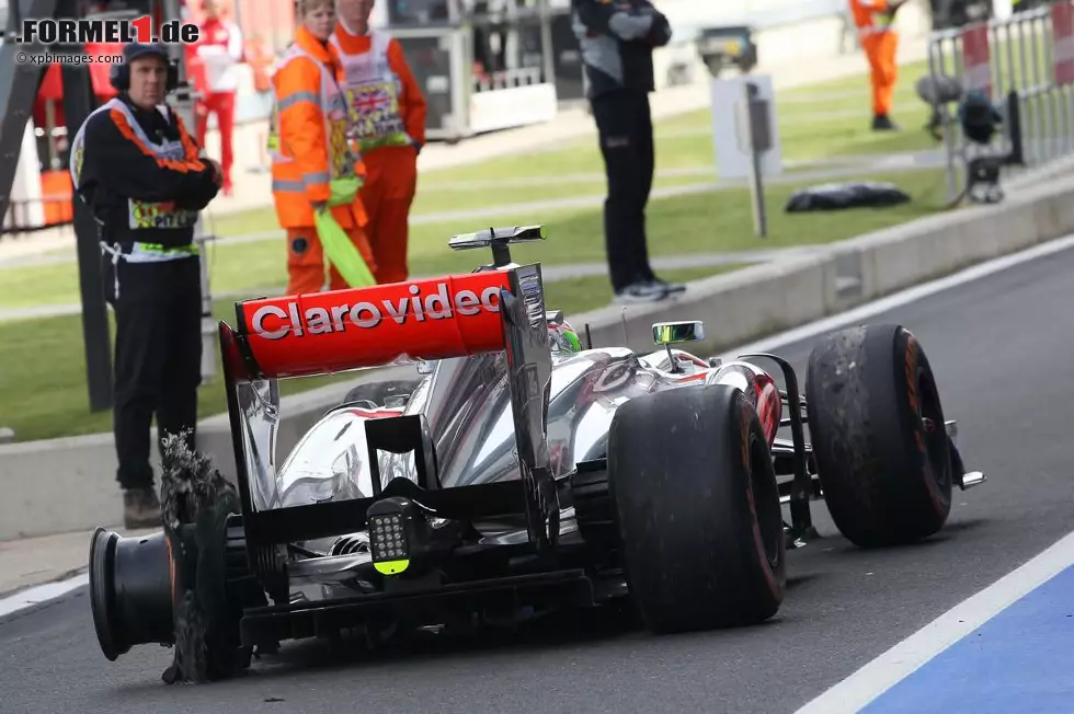 Das Gleiche war dem Mexikaner im Mclaren im Übrigen schon beim dritten Freien Training passiert. Da hätte Pirelli eventuell schon aufhorchen müssen. Foto zur News: Das Gleiche war dem Mexikaner im Mclaren im Übrigen schon beim dritten Freien Training passiert. Da hätte Pirelli eventuell schon aufhorchen müssen.