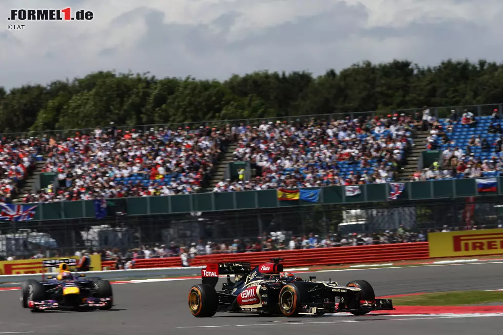 Als dann alle Reifen-Probleme und Sicher-geglaubte-Sieger-Ausfälle überstanden waren, kam es noch zu einer spannenden Endphase des Rennens. Hauptakteur war dabei Mark Webber, der sich nach seinem Pech beim Start schon wieder ordentlich nach vorne gekämpft hatte und in nur sechs Runden an Ricciardo, Sutil und Räikkönen vorbeizog. Foto zur News: Als dann alle Reifen-Probleme und Sicher-geglaubte-Sieger-Ausfälle überstanden waren, kam es noch zu einer spannenden Endphase des Rennens. Hauptakteur war dabei Mark Webber, der sich nach seinem Pech beim Start schon wieder ordentlich nach vorne gekämpft hatte und in nur sechs Runden an Ricciardo, Sutil und Räikkönen vorbeizog.