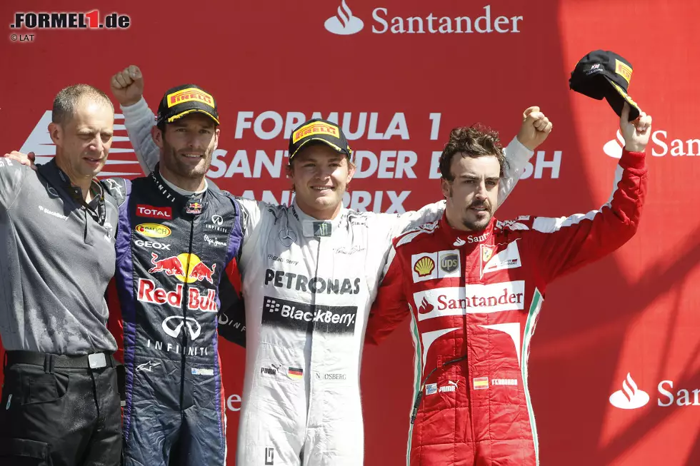 Weder Hamilton, noch Vettel standen am Ende als ganz oben auf dem Podest. Rosberg gewann vor Webber und Alonso. Hamilton hatte es aber immerhin noch auf den vierten Rang geschafft, Räikkönen kam wegen einer nicht aufgegangenen Reifen-Strategie als Fünfter ins Ziel. Foto zur News: Weder Hamilton, noch Vettel standen am Ende als ganz oben auf dem Podest. Rosberg gewann vor Webber und Alonso. Hamilton hatte es aber immerhin noch auf den vierten Rang geschafft, Räikkönen kam wegen einer nicht aufgegangenen Reifen-Strategie als Fünfter ins Ziel.