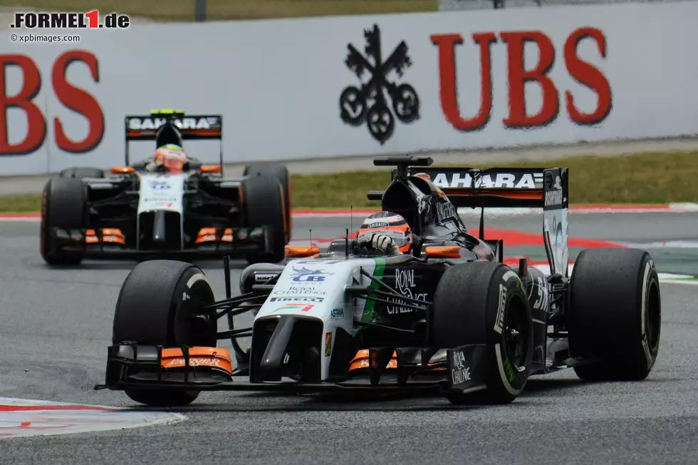 Nico Hülkenberg hat in der 39. Runde noch 2,3 Sekunden Vorsprung auf Sergio Perez im zweiten Force India, in der 50. Runde muss er den Mexikaner dann aber passieren lassen. Als Neunter und Zehnter sammeln beide Force-India-Piloten WM-Punkte. Trotzdem zeichnet sich ab: Nach dem sensationellen Saisonbeginn ziehen die reicheren Topteams im Entwicklungsrennen langsam davon. Foto zur News: Nico Hülkenberg hat in der 39. Runde noch 2,3 Sekunden Vorsprung auf Sergio Perez im zweiten Force India, in der 50. Runde muss er den Mexikaner dann aber passieren lassen. Als Neunter und Zehnter sammeln beide Force-India-Piloten WM-Punkte. Trotzdem zeichnet sich ab: Nach dem sensationellen Saisonbeginn ziehen die reicheren Topteams im Entwicklungsrennen langsam davon.