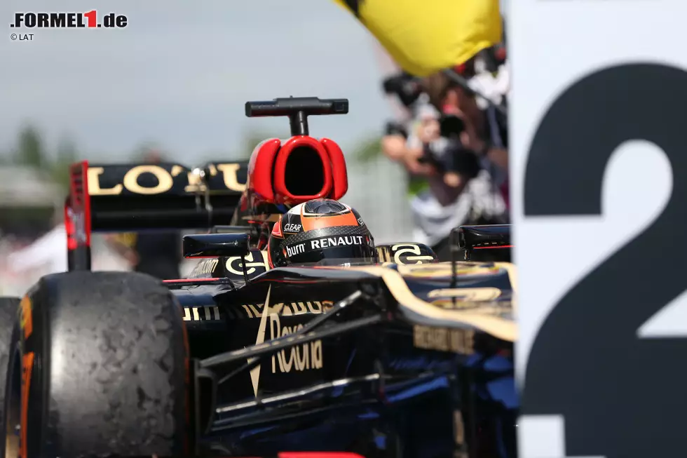Während an der Spitze der Drops gelutscht - oder besser gesagt auch die letzte Muschel aus der Paella geklaut - ist, geht es hinter Matador Alonso weiter heiß her. Profiteur des Reifenpokers ist wie erwartet Räikkönen, der nur zweimal die Pneus wechselt. Der Ex-Weltmeister schleicht sich heimlich, still und leise auf Position zwei, die er bis zum Ende hält. Nachher ist der 'Iceman' trotzdem nicht aus dem Häuschen: "Es ist natürlich immer etwas enttäuschend, Zweiter zu werden." Foto zur News: Während an der Spitze der Drops gelutscht - oder besser gesagt auch die letzte Muschel aus der Paella geklaut - ist, geht es hinter Matador Alonso weiter heiß her. Profiteur des Reifenpokers ist wie erwartet Räikkönen, der nur zweimal die Pneus wechselt. Der Ex-Weltmeister schleicht sich heimlich, still und leise auf Position zwei, die er bis zum Ende hält. Nachher ist der 'Iceman' trotzdem nicht aus dem Häuschen: "Es ist natürlich immer etwas enttäuschend, Zweiter zu werden."
