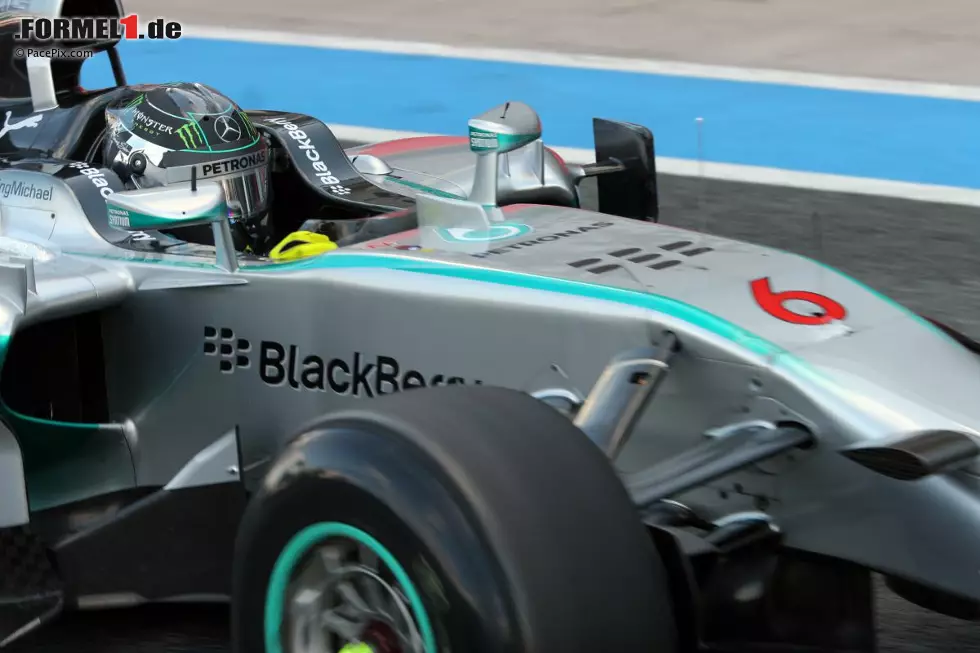6 - Nico Rosberg geht mit derselben Nummer an den Start, die Vater Keke Rosberg in der Saison 1982 zum WM-Titel führte. Vier Jahre später wurde Rosbergs Williams-Nachfolger Nelson Piquet mit der 6 Weltmeister. 2007 holte sich Kimi Räikkönen (Ferrari) mit dieser Nummer den Titel. Foto zur News: 6 - Nico Rosberg geht mit derselben Nummer an den Start, die Vater Keke Rosberg in der Saison 1982 zum WM-Titel führte. Vier Jahre später wurde Rosbergs Williams-Nachfolger Nelson Piquet mit der 6 Weltmeister. 2007 holte sich Kimi Räikkönen (Ferrari) mit dieser Nummer den Titel.