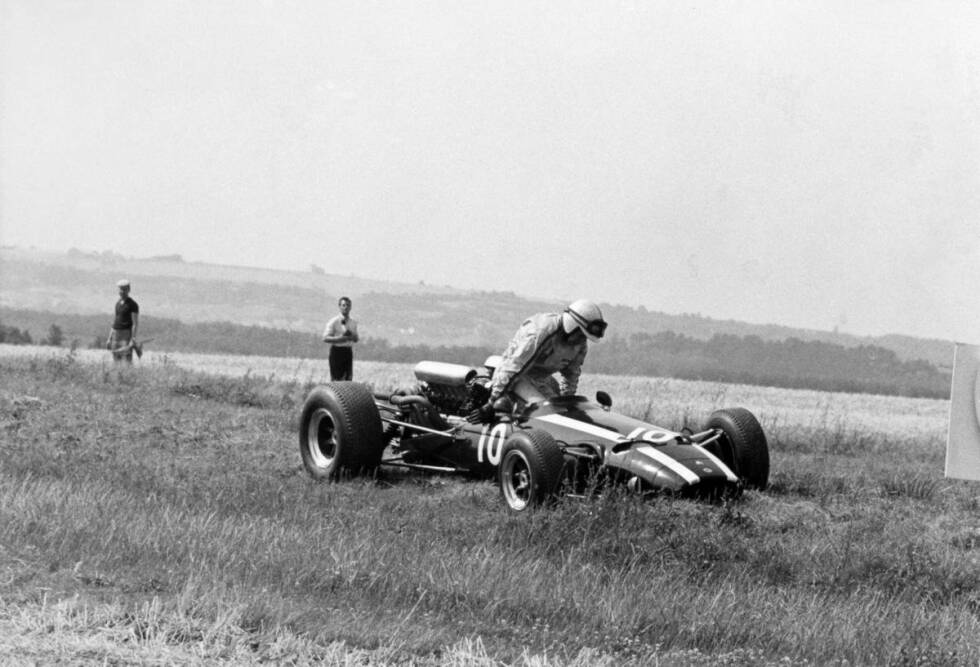 Foto zur News: Surtees kehrte der Scuderia den Rücken und ging zu Cooper-Maserati. Dort war das Auto zwar auch schnell, aber unzuverlässig. So musste Surtees am Ende der Saison seinem Rivalen Jack Brabham in der WM den Vortritt lassen.