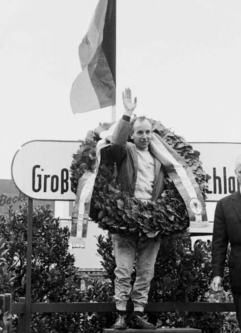 Foto zur News: Zwei Siege, drei zweite und ein dritter Platz bei zehn Läufen bedeuten am Ende der Saison Rang eins in der Gesamtwertung. John Surtees ist Formel-1-Weltmeister!