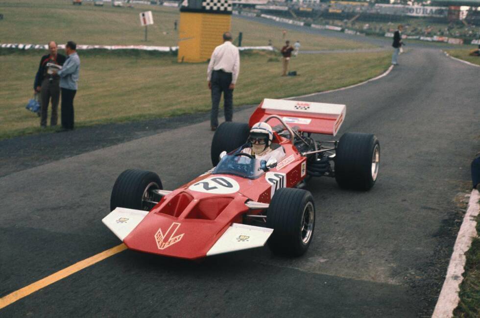 Foto zur News: Ab dem Grand Prix in Silverstone kam dann der selbst entwickelte Surtees-Cosworth TS7 zum Einsatz. Doch mehr als ein Fünfter Platz war für Surtees in diesem Jahr nicht möglich.