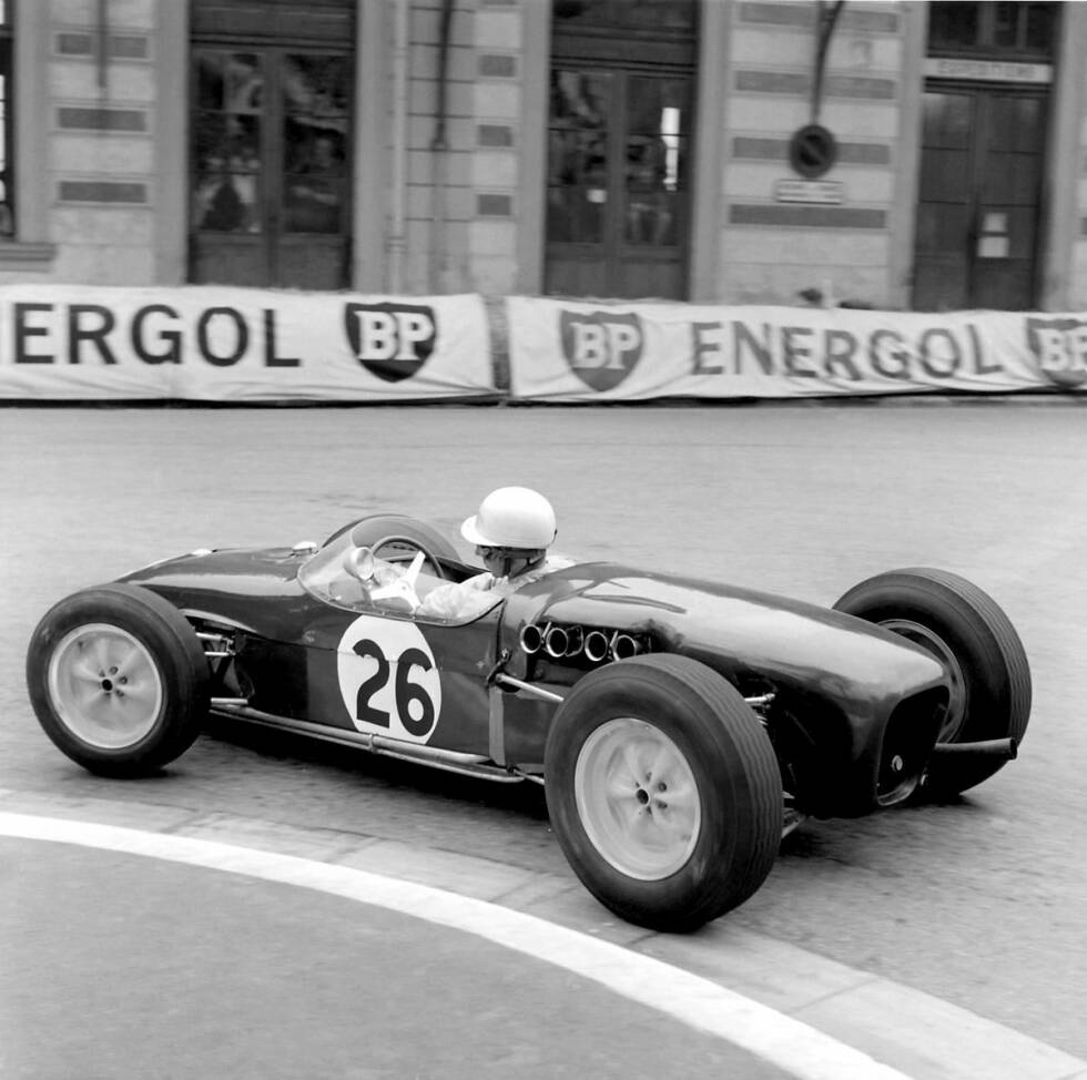 Foto zur News: Nachdem sich abzeichnet, dass es für ihn in der Motorrad-WM nichts mehr zu gewinnen gibt, arbeitet Surtees parallel schon an seiner zweiten Karriere und steigt in die Formel 1 ein. 1960 debütiert er beim Großen Preis von Monaco in einem Lotus.