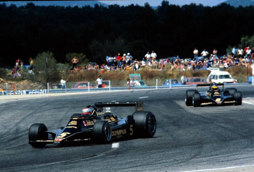 Foto zur News: 1978: Die Saison steht im Zeichen des Titelduells der beiden Lotus-Piloten Mario Andretti und Ronnie Peterson. Andretti gewinnt sechs Mal, Peterson zweimal. Dennoch hält der Schwede in der Gesamtwertung den Kontakt zu seinem Teamkollegen aus den USA, bis er beim Startunfall in Monza auf tragische Weise sein Leben lässt. Andretti gewinnt den Titel mit 13 Punkten Vorsprung auf seinen verunglückten Teamkollegen.