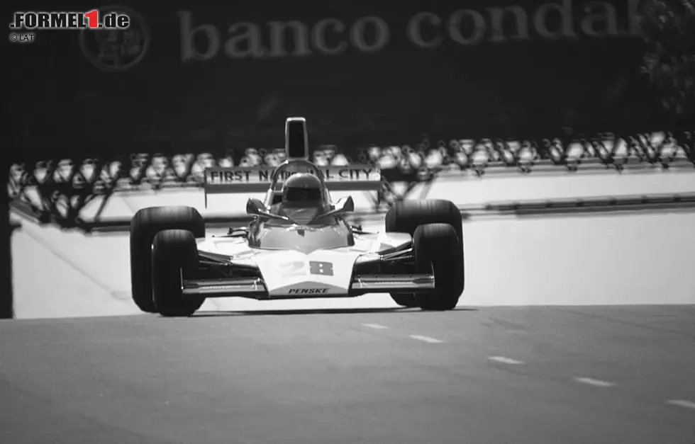 17. August 1975: Mark Donohue verünglückt im Warmup zum Großen Preis von Österreich. Der Amerikaner hebt mit seinem Auto ab, das schließlich heftig an einer Werbetafel zerschellt. Donohue verstirbt zwei Tage später an seinen Verletzungen. Foto zur News: 17. August 1975: Mark Donohue verünglückt im Warmup zum Großen Preis von Österreich. Der Amerikaner hebt mit seinem Auto ab, das schließlich heftig an einer Werbetafel zerschellt. Donohue verstirbt zwei Tage später an seinen Verletzungen.