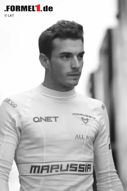 Nach 20 Jahren ohne tödliche Unfälle von Formel-1-Piloten fällt am 5. Oktober 2014 plötzlich wieder ein tiefer Schatten über die Szene. Im Grand Prix von Japan in Suzuka rutscht Jules Bianchi mit seinem Marussia von der Strecke und kollidiert mit einem Bergungsfahrzeug. Der Franzose erliegt seinen schweren Kopfverletzungen. Foto zur News: Nach 20 Jahren ohne tödliche Unfälle von Formel-1-Piloten fällt am 5. Oktober 2014 plötzlich wieder ein tiefer Schatten über die Szene. Im Grand Prix von Japan in Suzuka rutscht Jules Bianchi mit seinem Marussia von der Strecke und kollidiert mit einem Bergungsfahrzeug. Der Franzose erliegt seinen schweren Kopfverletzungen.