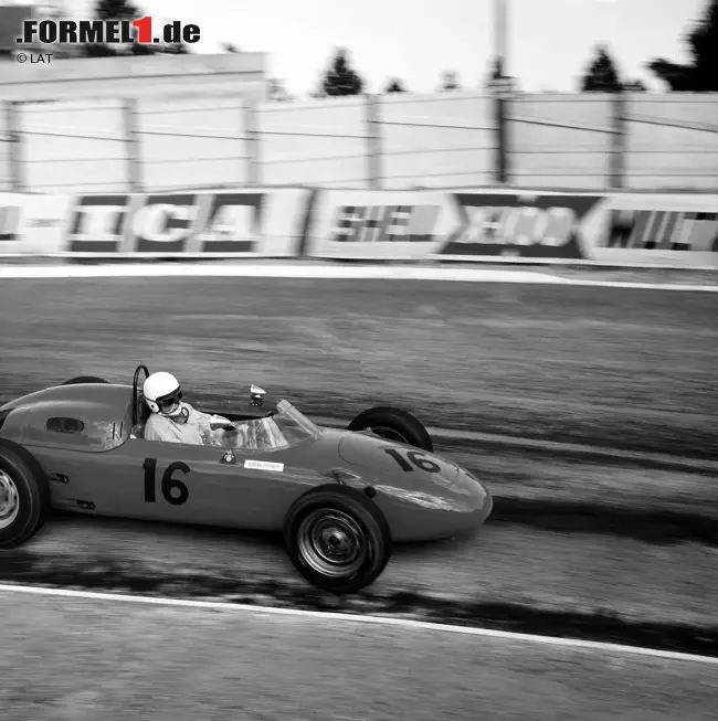 Im Training zum Großen Preis von Deutschland auf dem Nürburgring verünglückt der Niederländer Carel Godin de Beaufort im Training. Der Porsche-Pilot prallt im Streckenbereich Bergwerk gegen einen Baum und erleidet schwerste Verletzungen, denen er in einer Klinik in Köln schließlich erliegt. Foto zur News: Im Training zum Großen Preis von Deutschland auf dem Nürburgring verünglückt der Niederländer Carel Godin de Beaufort im Training. Der Porsche-Pilot prallt im Streckenbereich Bergwerk gegen einen Baum und erleidet schwerste Verletzungen, denen er in einer Klinik in Köln schließlich erliegt.