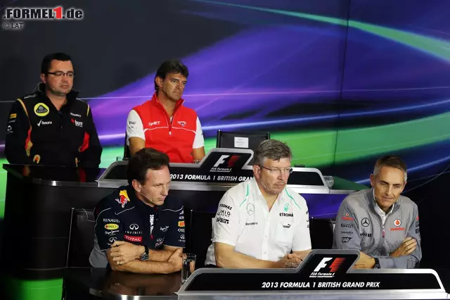 Foto zur News: Paul Hembery wird schon gewusst haben, warum er schon freitags bei der Pressekonferenz zum Silverstone-Rennen 2013 fernbleibt. Er muss geahnt haben, dass ein stressiges Wochenende auf ihn zukommt...