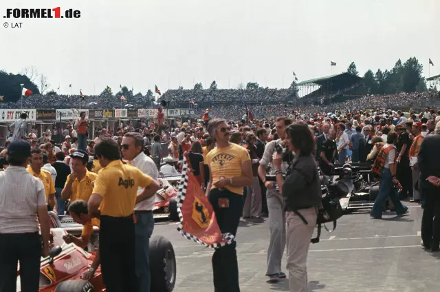 Clay Regazzonis Dreher in der ersten Runde des Rennens in Brands Hatch 1976 führt zu einem weiteren Chaos bei einem Grand Prix von Großbritannien und auch zu einer Rennunterbrechung. Sie ermöglicht es James Hunt, der seinen McLaren ebenfalls beschädigt hat, wieder an den Start zu gehen und das Rennen auch zu gewinnen. Da er nach seinem Unfall aber eine Abkürzung zu seiner Box benutzt, wäre er eigentlich nicht startberechtigt gewesen. Die Rennleitung drückt zunächst nur wegen der energischen Forderungen der britischen Fans ein Auge zu. Nach Beschwerde von Ferrari wird Hunt aber nachträglich disqualifiziert und Niki Lauda zum Sieger gekürt. Foto zur News: Clay Regazzonis Dreher in der ersten Runde des Rennens in Brands Hatch 1976 führt zu einem weiteren Chaos bei einem Grand Prix von Großbritannien und auch zu einer Rennunterbrechung. Sie ermöglicht es James Hunt, der seinen McLaren ebenfalls beschädigt hat, wieder an den Start zu gehen und das Rennen auch zu gewinnen. Da er nach seinem Unfall aber eine Abkürzung zu seiner Box benutzt, wäre er eigentlich nicht startberechtigt gewesen. Die Rennleitung drückt zunächst nur wegen der energischen Forderungen der britischen Fans ein Auge zu. Nach Beschwerde von Ferrari wird Hunt aber nachträglich disqualifiziert und Niki Lauda zum Sieger gekürt.