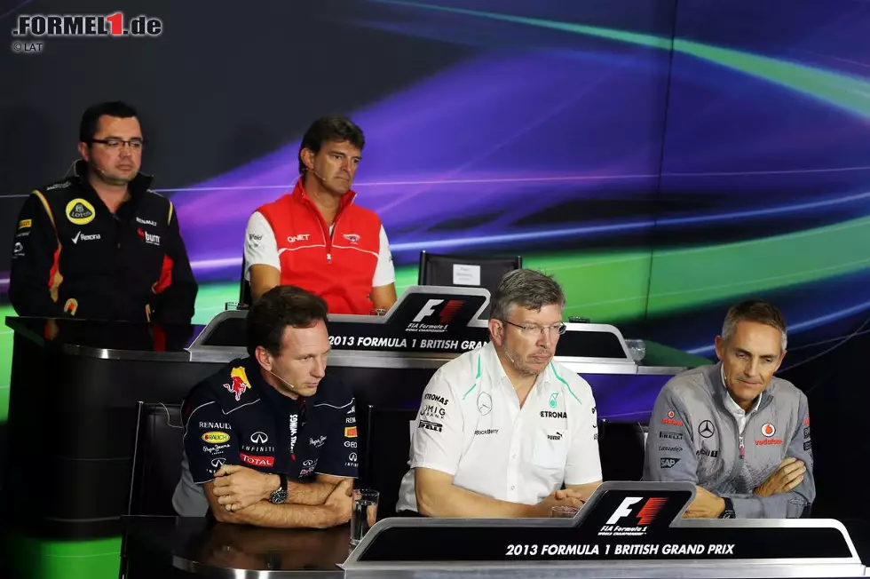Paul Hembery wird schon gewusst haben, warum er schon freitags bei der Pressekonferenz zum Silverstone-Rennen 2013 fernbleibt. Er muss geahnt haben, dass ein stressiges Wochenende auf ihn zukommt... Foto zur News: Paul Hembery wird schon gewusst haben, warum er schon freitags bei der Pressekonferenz zum Silverstone-Rennen 2013 fernbleibt. Er muss geahnt haben, dass ein stressiges Wochenende auf ihn zukommt...