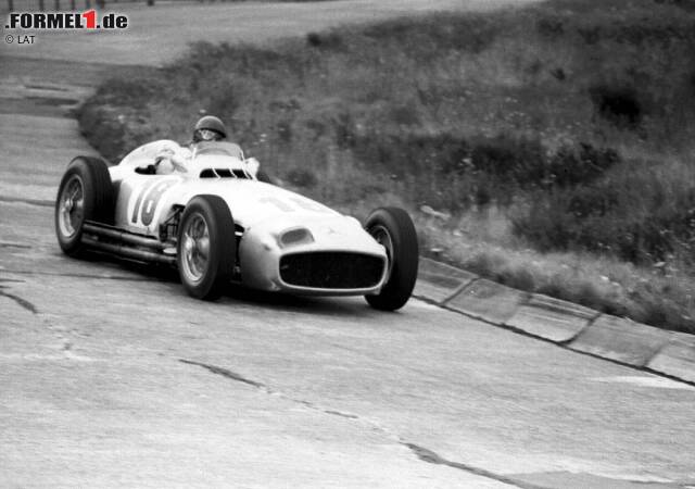 Foto zur News: 1954 gelingt Juan Manuel Fangio auf Mercedes ein umjubelten Sieg beim Großen Preis von Deutschland. Der legendäre Argentinier sollte das Rennen später auch noch für Ferrari und Maserati gewinnen.