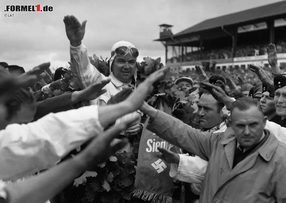 Foto zur News: In den 1930er-Jahren dominieren die Mercedes-Silberpfeile und Auto Union die Rennen. 1939 siegt Caracciola zum sechsten Mal. Doch aufgrund der damaligen politischen Situation fällt es heute schwer, unbeschwert auf diese Erfolge zu blicken.