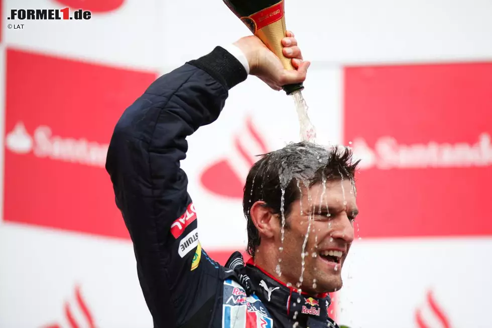 Nachdem 2007 ein jährlicher Wechsel des Austragungsorts beschlossen wurde, findet 2009 erstmals seit 24 Jahren wieder ein Großer Preis von Deutschland auf dem Nürburgring statt. Der Rennsieg geht trotz einer Durchfahrtstrafe an Red-Bull-Pilot Mark Webber. Für den Australier ist es der erste von insgesamt neun Siegen in der Formel 1. Foto zur News: Nachdem 2007 ein jährlicher Wechsel des Austragungsorts beschlossen wurde, findet 2009 erstmals seit 24 Jahren wieder ein Großer Preis von Deutschland auf dem Nürburgring statt. Der Rennsieg geht trotz einer Durchfahrtstrafe an Red-Bull-Pilot Mark Webber. Für den Australier ist es der erste von insgesamt neun Siegen in der Formel 1.