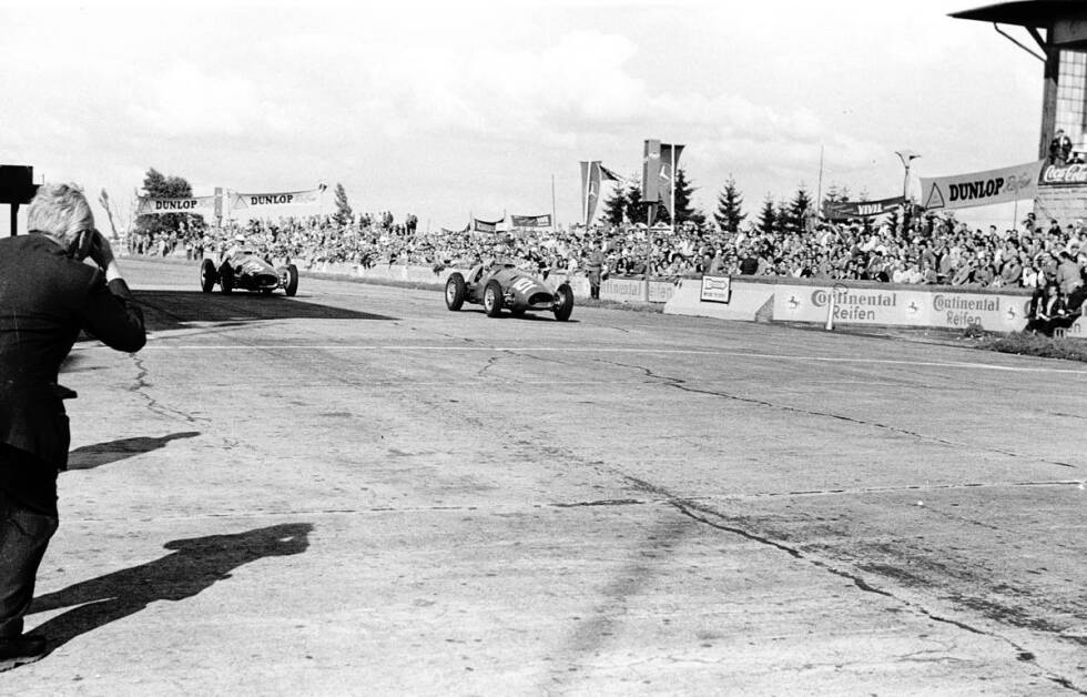 Foto zur News: Nach dem zweiten Weltkrieg wird 1950 die Formel 1 gegründet, doch erst im zweiten Jahr ihres Bestehens gehört der Große Preis von Deutschland zur neuen Rennserie. 1952 feiern Alberto Ascari und Giuseppe Farina für Ferrari einen Doppelsieg auf dem Nürburgring.