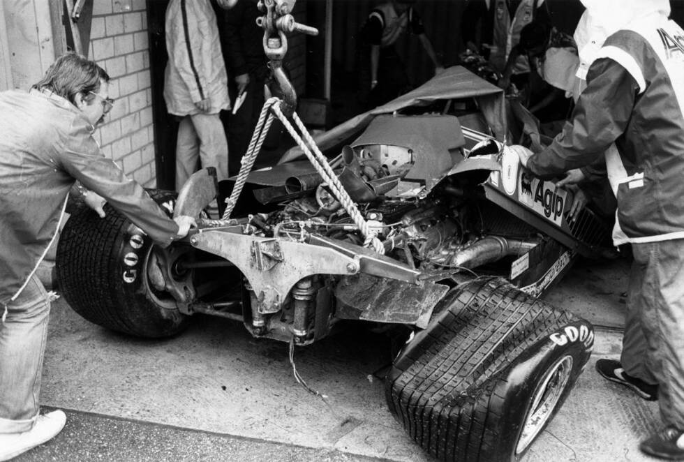 Foto zur News: Ab dem Jahr 1978 ist der Hockenheimring ständige Heimat des Großen Preis von Deutschland. Doch auch der Hochgeschwindigkeitskurs im Badischen ist trotz zwischenzeitlich eingebauter Schikanen nicht ungefährlich. 1982 zieht sich Didier Pironi bei einem Trainingsunfall schwerste Beinverletzungen zu und muss daraufhin seine Formel-1-Karriere beenden. Im Rennen des Jahres 1982 liefern sich Nelson Piquet und Eliseo Salazar ihre berühmte Schlägerei.