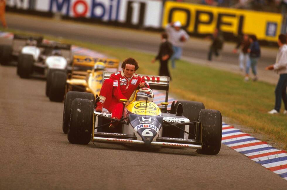 Foto zur News: Ende der 1980er-Jahre dominieren brasilianische Fahrer und japanische Motoren den Großen Preis von Deutschland. Nelson Piquet (Williams-Honda) wiederholt 1987 seinen Sieg aus dem Vorjahr und betätigt sich zudem als Taxifahrer für Alain Prost, der seinen McLaren an der Strecke abstellen musste.