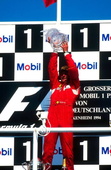 Foto zur News: 1994 beendet Gerhard Berger die Durststrecke von Ferrari und beschert der Scuderia den ersten Formel-1-Sieg seit 1990.