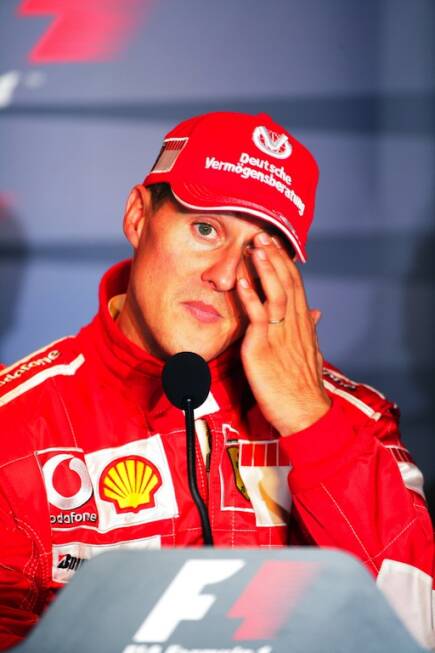 Foto zur News: Nach seinem Sieg 2006 verkündet Michael Schumacher seinen Rückzug aus der Formel 1...