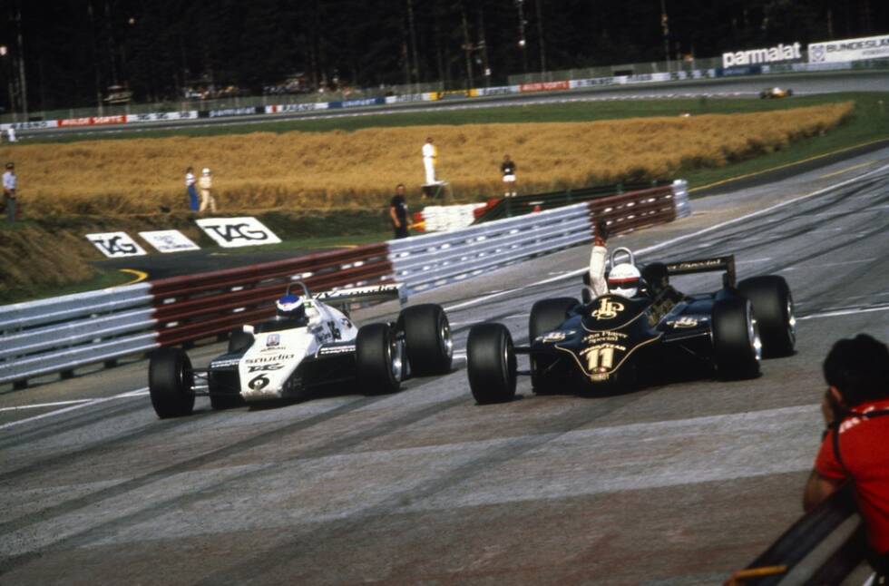 Foto zur News: Einen der knappsten Zieleinläufe der Formel-1-Geschichte gibt es 1982 in Spielberg. Elio de Angelis feiert im Lotus den ersten Sieg seiner Karriere, 0,125 Sekunden vor Keke Rosberg.