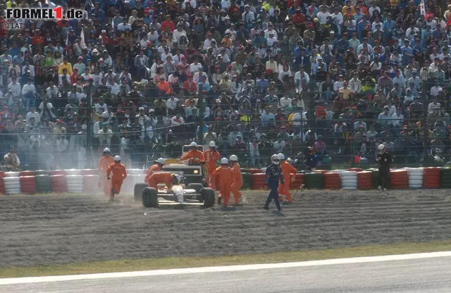 1991 kommt es in Suzuka zum WM-Showdown zwischen Ayrton Senna (McLaren) und Nigel Mansell (Williams). Der Brite verliert seinen Boliden auf der Verfolgung von Senna in Kurve eins der zehnten Runde. Das Rennen und (wieder einmal) die WM sind für Mansell gelaufen. Sieger wird ... Foto zur News: 1991 kommt es in Suzuka zum WM-Showdown zwischen Ayrton Senna (McLaren) und Nigel Mansell (Williams). Der Brite verliert seinen Boliden auf der Verfolgung von Senna in Kurve eins der zehnten Runde. Das Rennen und (wieder einmal) die WM sind für Mansell gelaufen. Sieger wird ...