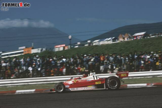 Foto zur News: 1977 gastiert die Formel 1 erneut am Mount Fuji. Ferrari-Pilot Gilles Villeneuve crasht schwer. Beim Abflug des 312T2 kommen zwei Personen - ein Streckenposten und ein Fotograf - ums Leben. Das Rennen gewinnt James Hunt (McLaren).