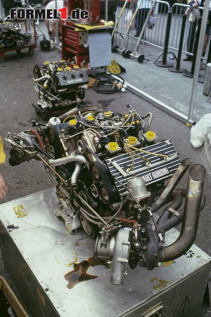 Foto zur News: Turbomotoren in der Formel 1. Das gab es doch schon einmal! Allerdings, und zwar vor einigen Jahrzehnten. Zur Saison 2014 kehren Kompressions-Triebwerke in die Königsklasse zurück. Zur Einstimmung darauf blicken wir in dieser Fotostrecke auf die erste Turbo-Ära in der Formel 1 zurück. Gehen Sie mit uns auf eine Zeitreise in die späten 1970er-Jahre, als die Ingenieure von Renault mit einem damals neuen Formel-1-Motorenkonzept aufwarteten...
