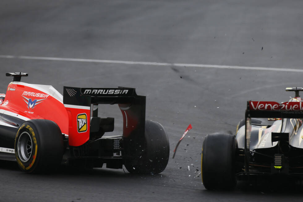 Foto zur News: Zur Kollision kommt es auch zwischen Jules Bianchi (Marussia) und Pastor Maldonado (Lotus). Beim Duell um Platz 17 fliegen die Fetzen - und beide müssen anschließend zum Reparaturstopp an die Box kommen.