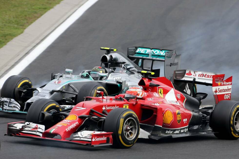 Foto zur News: Rosberg muss noch einmal Reifen wechseln und fällt auf den siebten Platz zurück, hat aber realistische Chancen, dank seines Grip-Vorteils noch Vierter zu werden. Erstes Opfer auf dem Weg dorthin: Ferrari-Pilot Kimi Räikkönen, der ein verkorkstes Wochenende irgendwie doch zumindest als Sechster beendet.