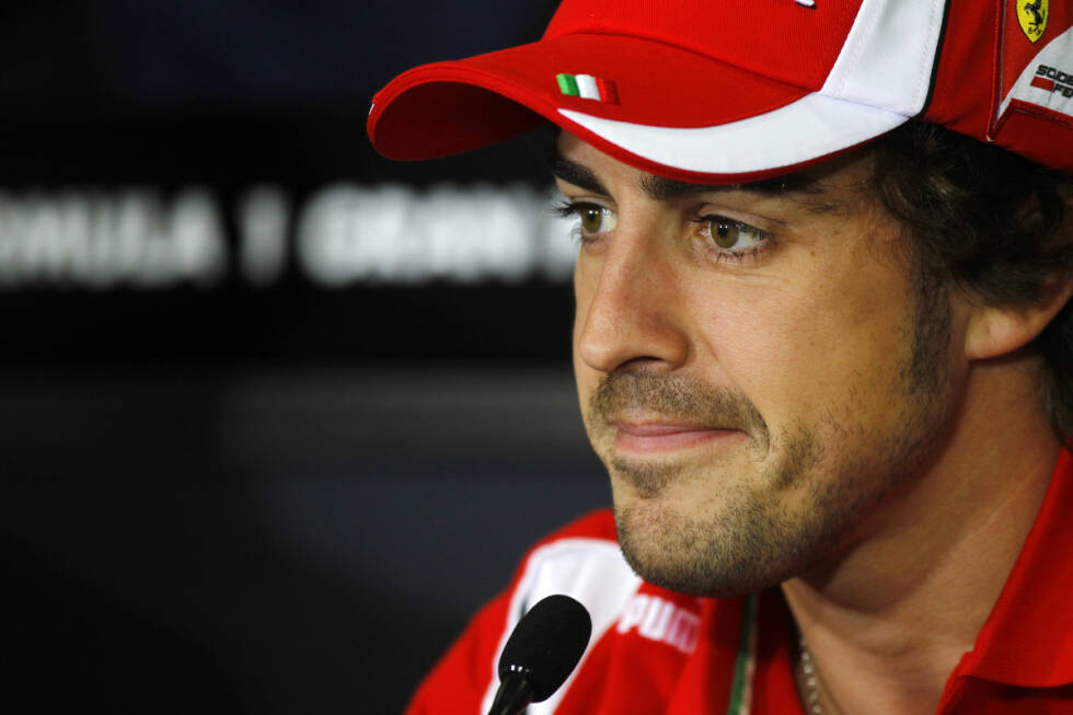 Foto zur News: 19. Mai 2011: Alonso verlängert seinen Ferrari-Vertrag vorzeitig bis Ende 2016. &quot;Ich sehe meine Zukunft langfristig bei Ferrari - in einem Team, bei dem ich zweifellos meine Karriere irgendwann einmal ausklingen lassen möchte.&quot; Ein Irrglaube, wie sich herausstellen sollte.