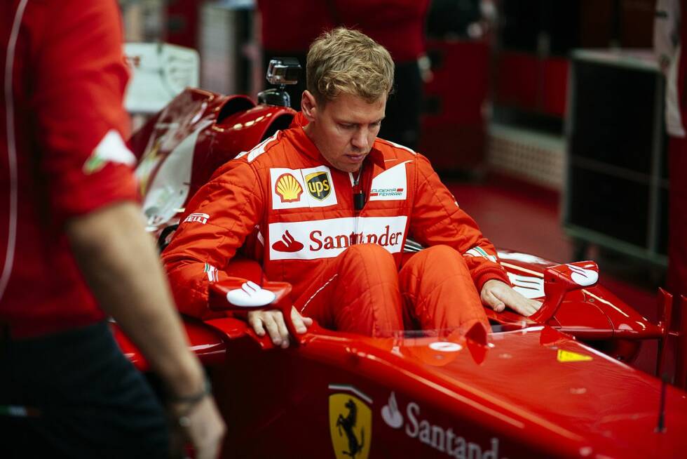 Foto zur News: Ein Kindheitstraum wird wahr: Sebastian Vettel fährt seit 2015 für die Scuderia Ferrari und tritt damit in die Fußstapfen seines großen Vorbildes Michael Schumacher. Wir zeichnen Vettels Weg zu Ferrari in 25 Schritten chronologisch nach.