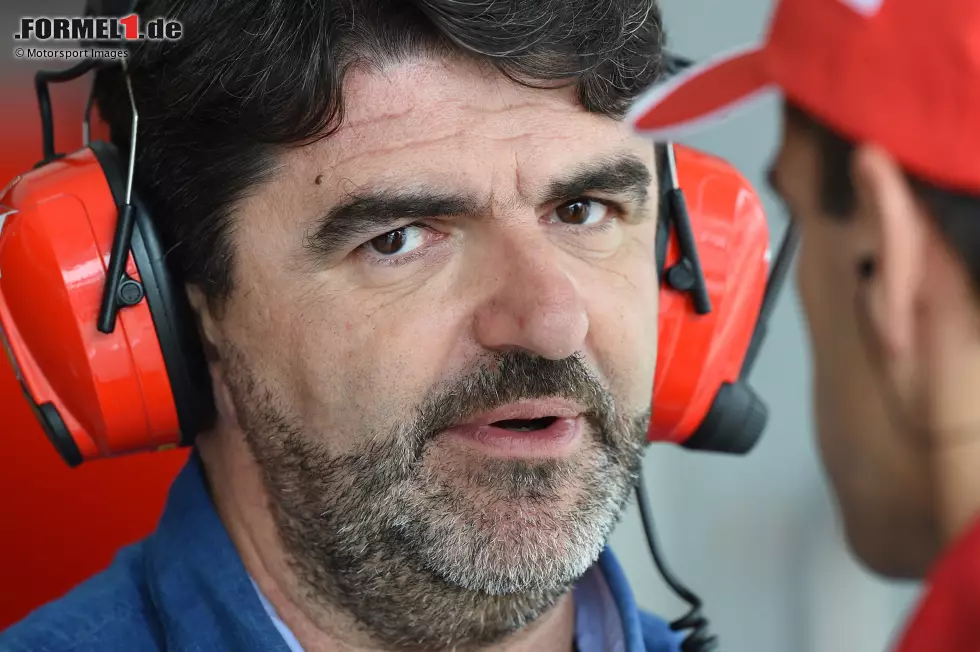 2. Oktober 2014: Ferrari teilt Alonso und seinem Manager Luis Garcia Abad laut italienischen Medienberichten mit, dass man seinem Wunsch nachkommen und den eigentlich bis Ende 2016 laufenden Vertrag vorzeitig auflösen wird. Foto zur News: 2. Oktober 2014: Ferrari teilt Alonso und seinem Manager Luis Garcia Abad laut italienischen Medienberichten mit, dass man seinem Wunsch nachkommen und den eigentlich bis Ende 2016 laufenden Vertrag vorzeitig auflösen wird.