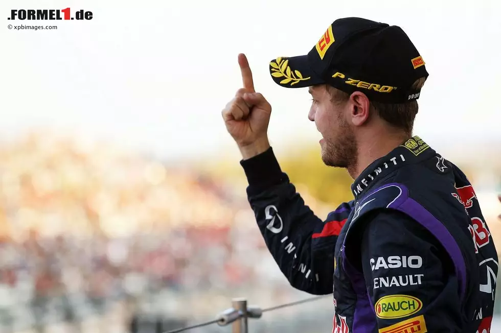 Foto zur News: 5. Sieg Nummer 4 (2013): "Ein schrecklicher Start. Ich bin von Rang zwei aus losgefahren, fand mich aber sofort hinter Romain (Grosjean) auf Platz drei wieder. Im ersten Stint bin ich ein wenig länger gefahren und konnte ihn überholen. Von da an ging es darum, das Rennen zu managen, auf die Reifen aufzupassen und fokussiert zu bleiben."