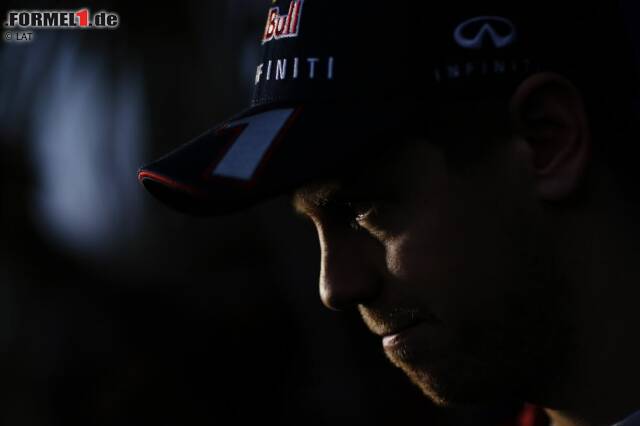 Foto zur News: Sebastian Vettel hat die Formel 1 in den letzten Jahren dominiert und viermal in Folge den WM-Titel gewonnen. Nach den umfangreichen Regeländerungen ist der 26-Jährige mit seinem Red-Bull-Rennstall vor der am Sonntag in Melbourne beginnenden Saison überraschend ins Hintertreffen geraten. Fünf Gründe, warum der Heppenheimer 2014 trotzdem erneut Champion wird - oder eben nicht. (Text: SID)