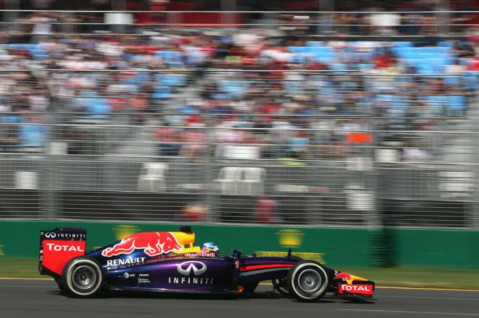 Foto zur News: Sebastian Vettel klagt bereits in der Einführungsrunde über fehlende Leistung. Sein Rennen geht nur sieben Runden, dann ist Schluss für den Weltmeister. Damit endet nicht nur Vettels Serie von neun Siegen hintereinander, es ist auch der erste Ausfall für den Heppenheimer seit dem Rennen in Silverstone im vergangenen Juni.