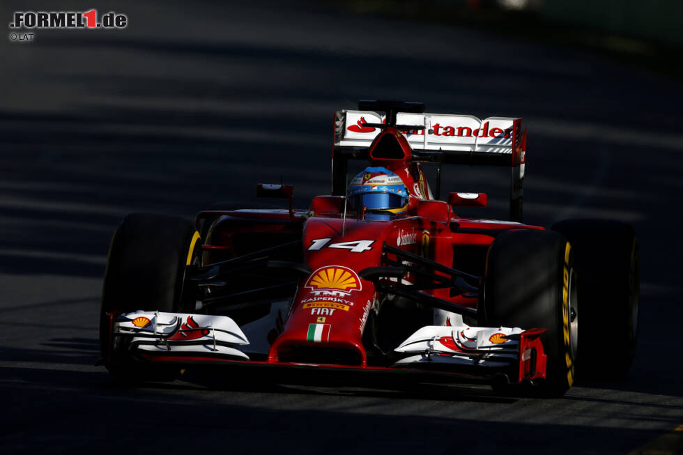 Foto zur News: Wer hätte das gedacht? Das erste Ausrufezeichen der Saison 2014 setzt Ferrari-Pilot Fernando Alonso. Der Spanier brennt im ersten Freien Training die beste Zeit in den Asphalt und distanziert die Konkurrenz um über eine halbe Sekunde. Die Favoriten von Mercedes hinken noch hinter her, vor allem...