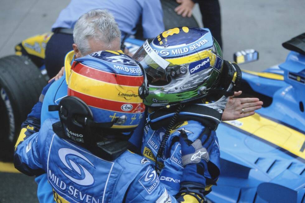 Foto zur News: 2005 beginnt mit dem Sieg von Giancarlo Fisichella in Melbourne eine neue Zeitrechnung in der Formel 1. Zusammen mit seinem Teamkollegen Fernando Alonso, der sich am Ende der Saison zum Weltmeister krönt, und Teamchef Flavio Briatore setzt das Renault-Team ein Zeichen.