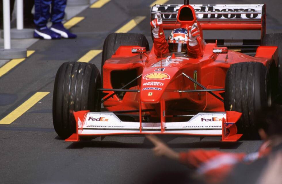 Foto zur News: Der Australien-Grand-Prix 2000 makiert den Beginn der Ära Ferrari. Michael Schumacher gewinnt den Grand Prix und später auch die Weltmeisterschaft.